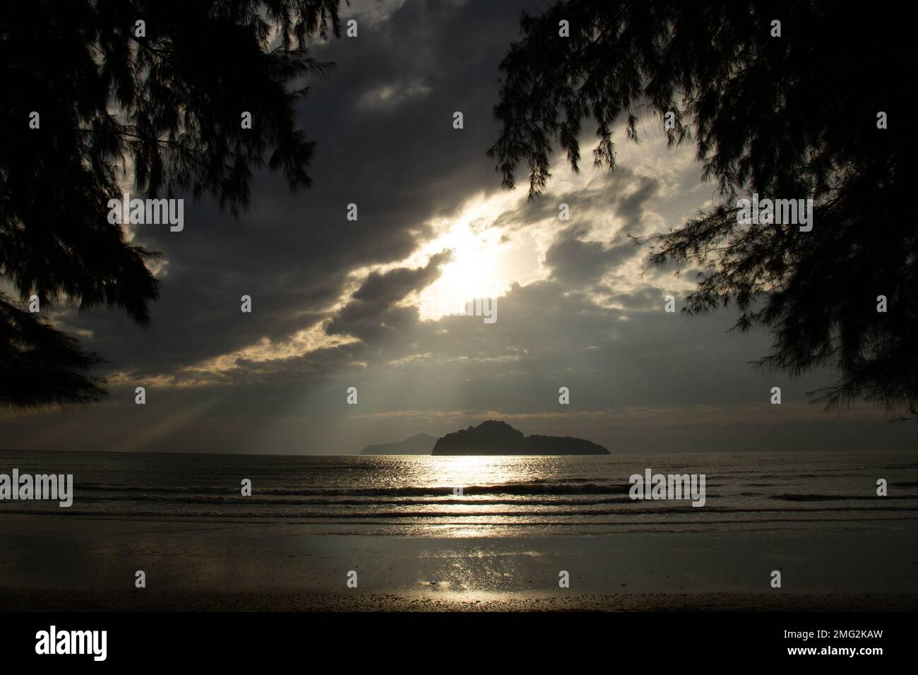 Lemon Bay ( อ่าวมะนาว ) Tramonto sul Golfo della Thailandia - Prachuap Khiri Khan , Thailandia Foto Stock