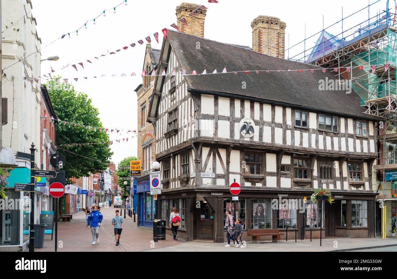 Llwyd Mansion, all'angolo tra Cross St e Bailey St, Oswestry, Shropshire, Inghilterra. Foto nell'agosto 2022. Foto Stock