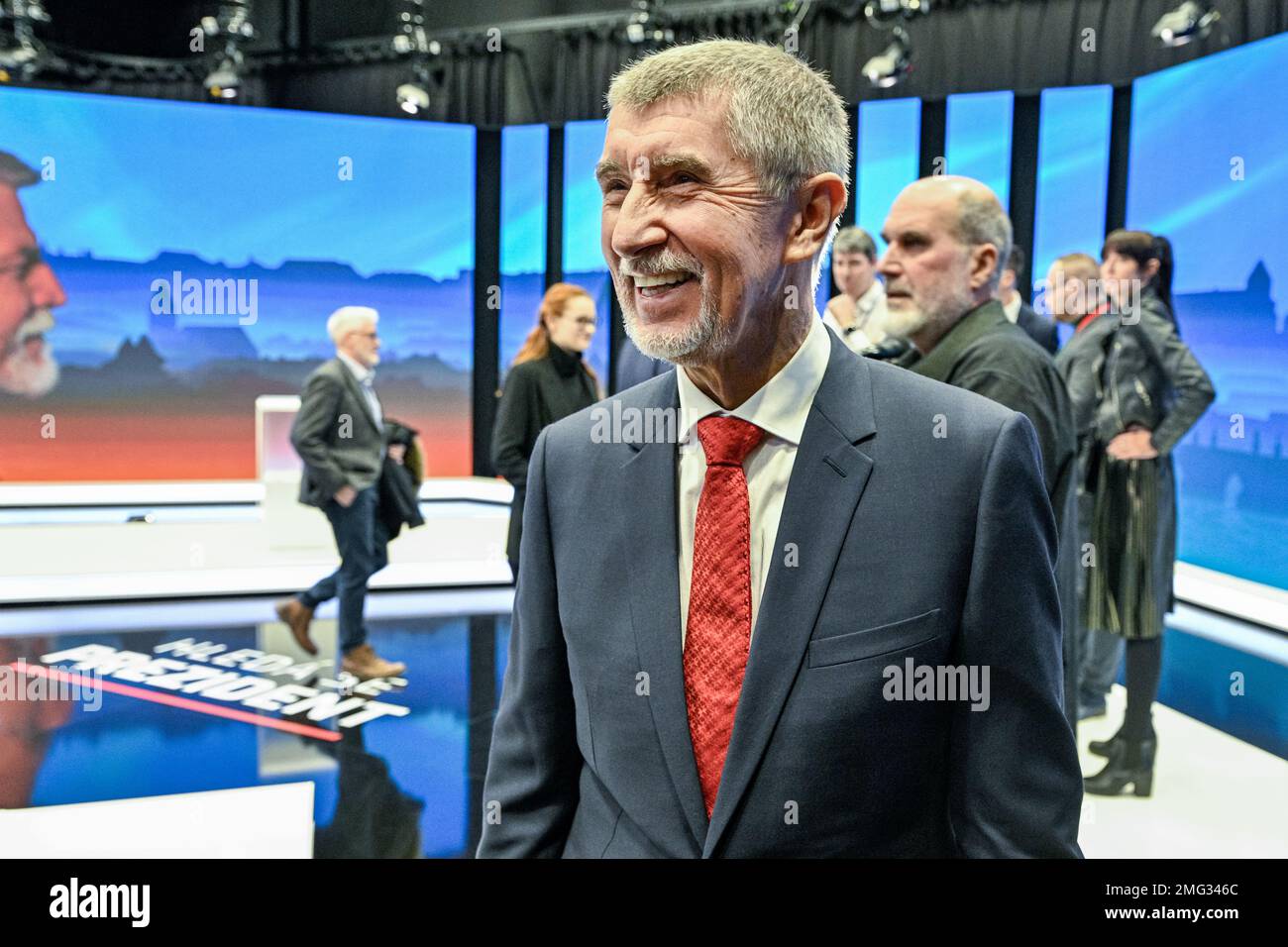 Praga, Repubblica Ceca. 25th Jan, 2023. Il candidato presidenziale Andrej Babis lascia lo studio dopo il dibattito televisivo con Petr Pavel su CNN prima News oggi, mercoledì 25 gennaio 2023. Credit: Vit Simanek/CTK Photo/Alamy Live News Foto Stock