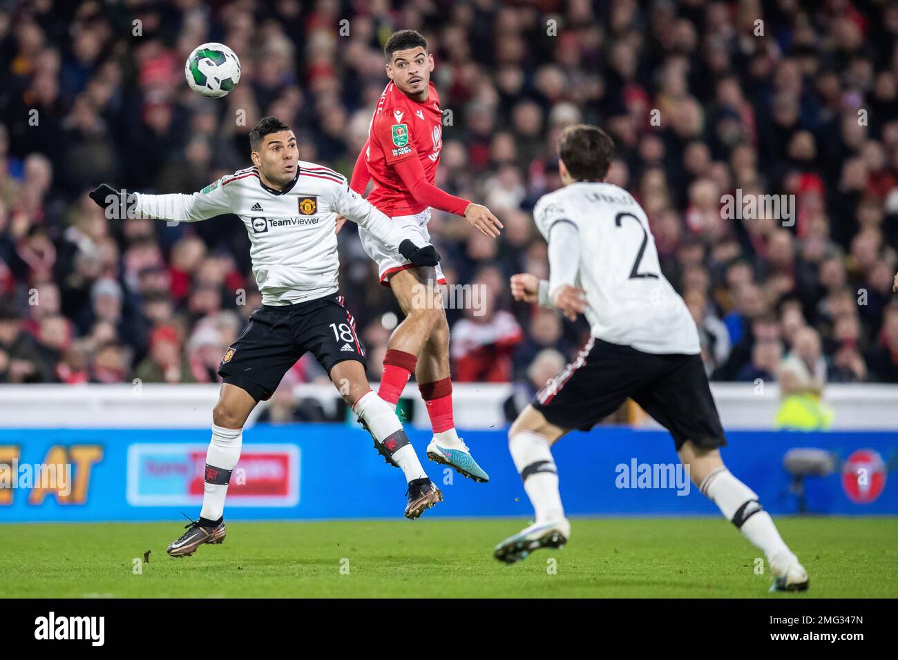 Morgan Gibbs-White #10 di Nottingham Forest dirige la palla durante la partita di semifinale della Carabao Cup Nottingham Forest vs Manchester United a City Ground, Nottingham, Regno Unito, 25th gennaio 2023 (Foto di Ritchie Sumpter/News Images) Foto Stock