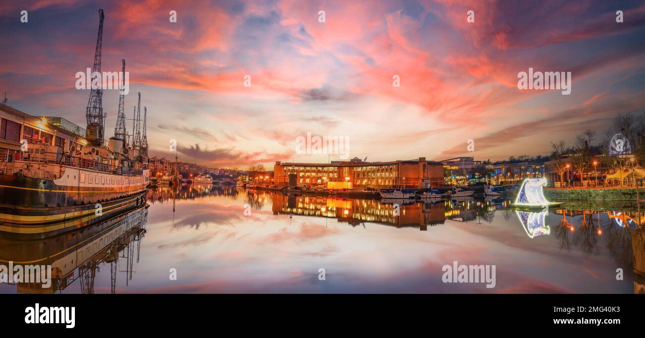 Il porto galleggiante di Bristol al tramonto a Bristol, Inghilterra Foto Stock