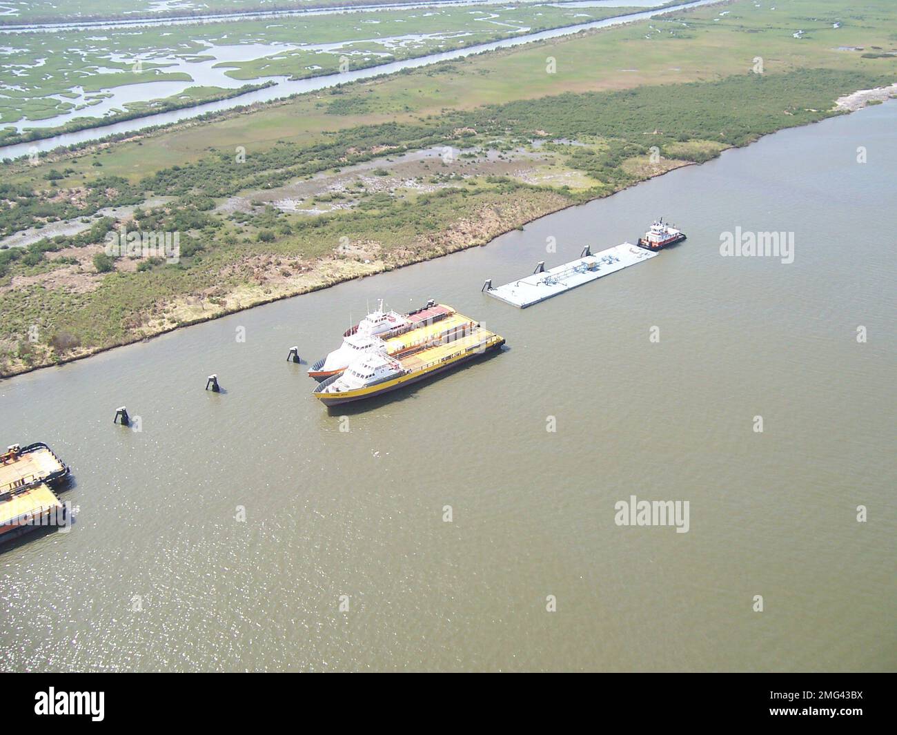 Overflight - Potter - Port Fourchon - 26-HK-210-12. Lat/Long: 29 08,276, 90 13,210; Listing FUEL Flat. Uragano Katrina Foto Stock