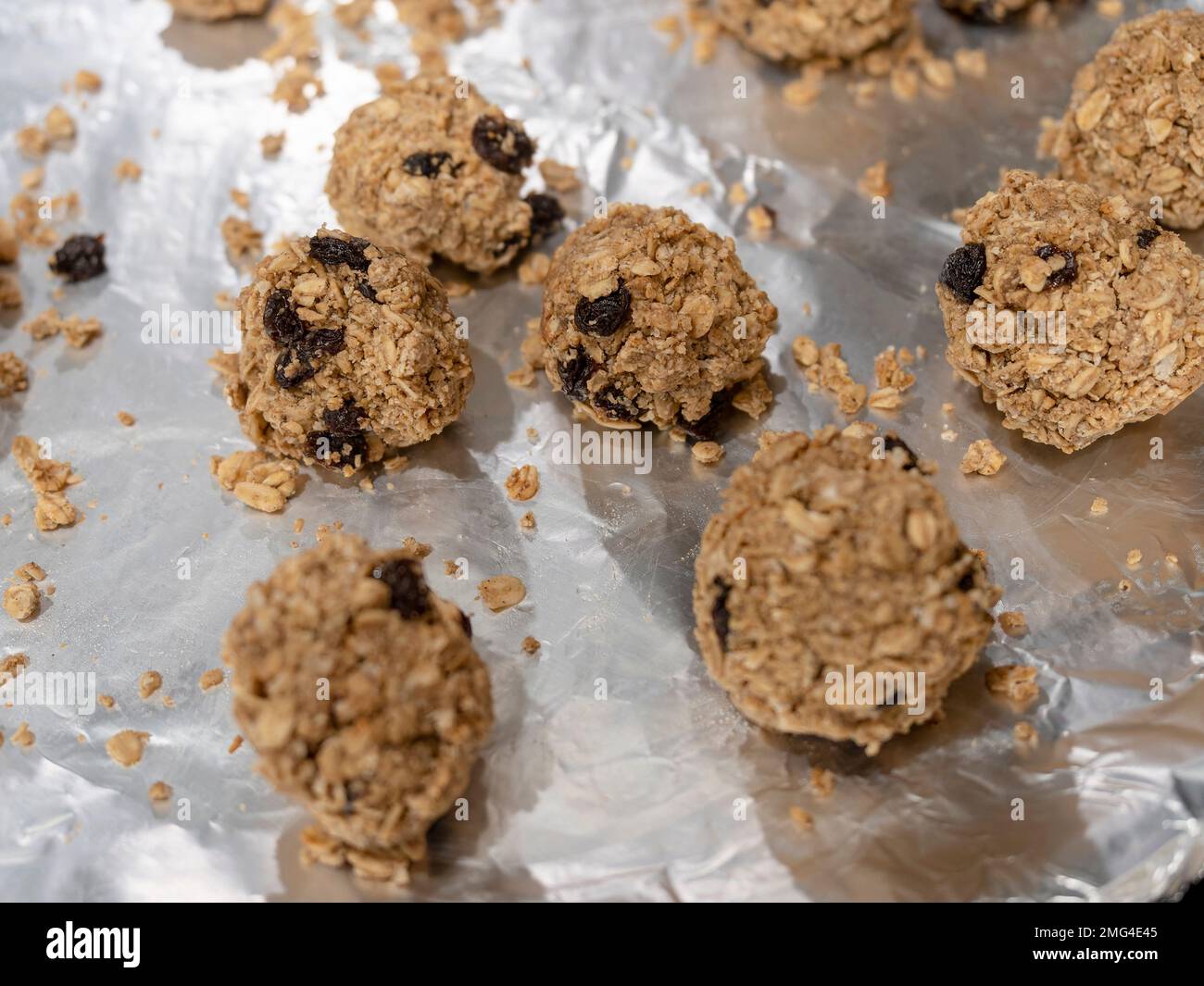 Cibi salutari fatti in casa o biscotti al granola sani appena sfornati per uno stile di vita sano. Foto Stock