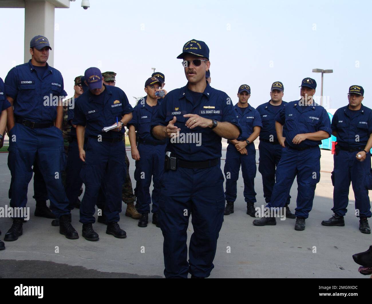 Personale della Guardia Costiera - Katrina e Rita - 26-HK-337-21. Uragano Katrina Foto Stock