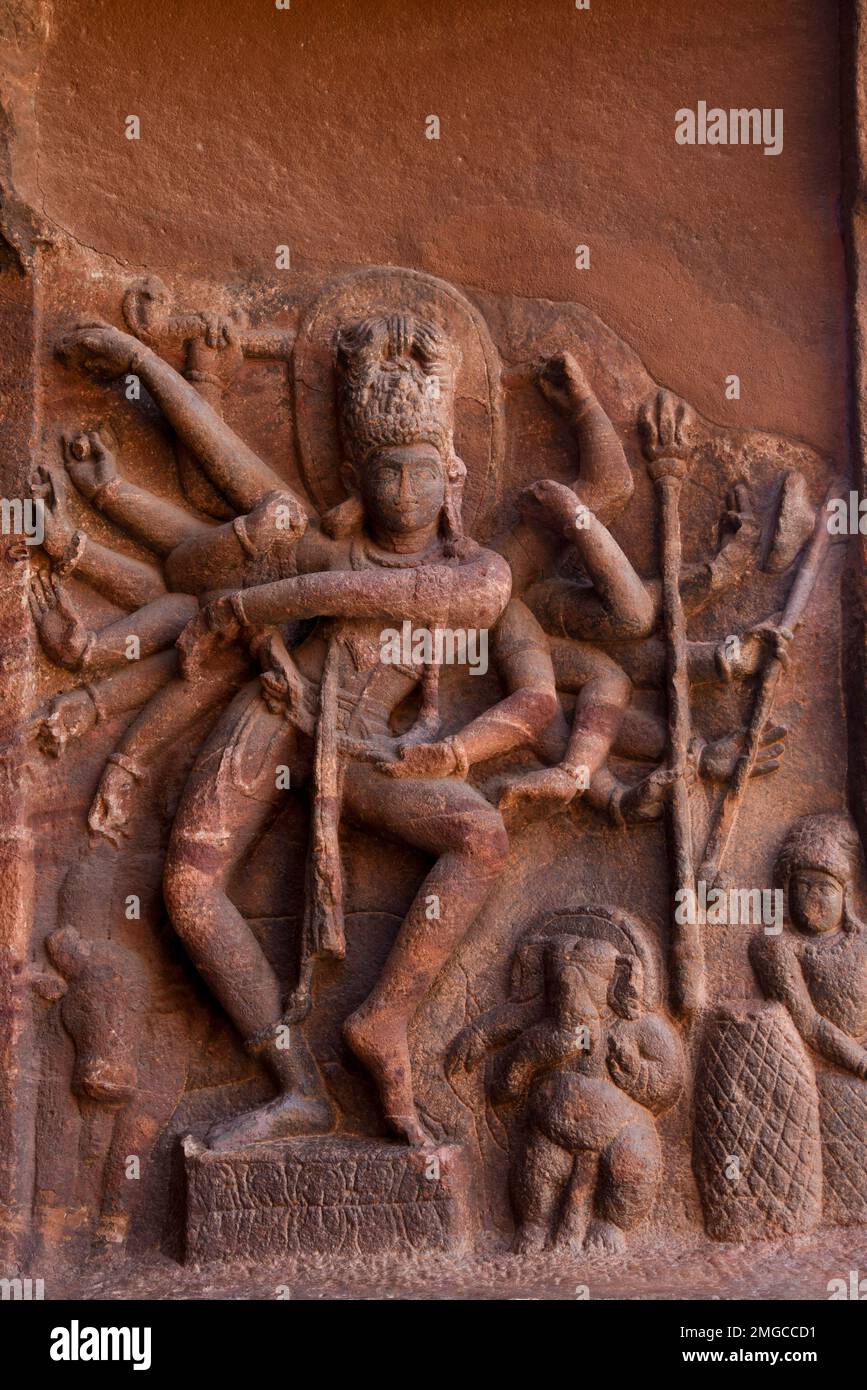 Badami, Karnataka, India - Ott 26 2022: Scultura Nataraja alla Grotta 1 a Badami Foto Stock