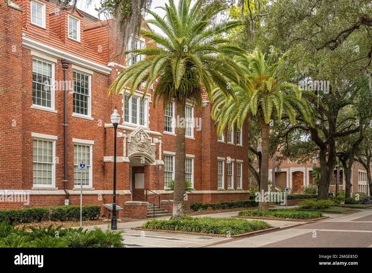 Edificio storico del 1912 College of Agriculture (attualmente conosciuto come Griffin-Floyd Hall) nel campus dell'Università della Florida a Gainesville, Florida. Foto Stock