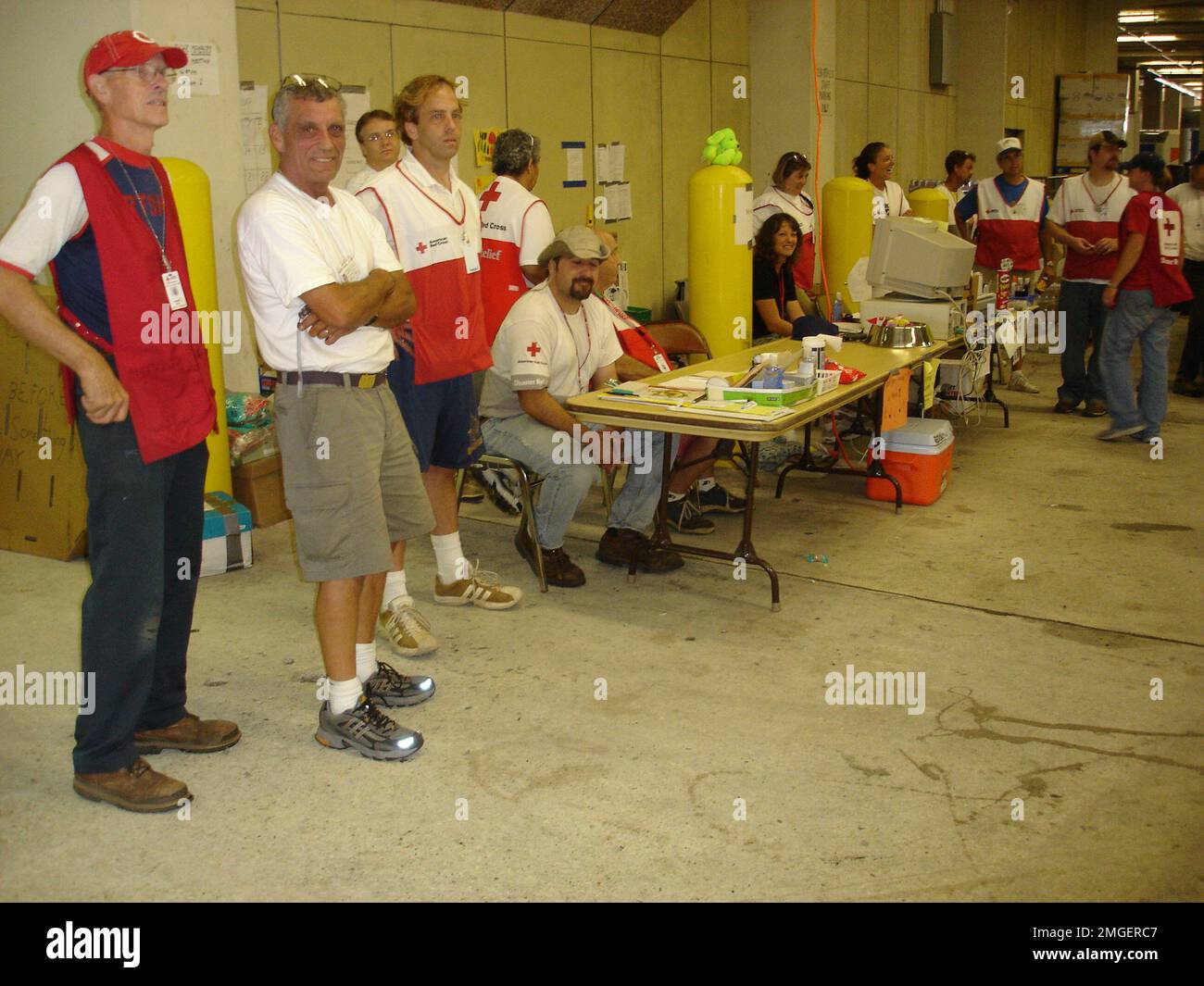 Materiale del Vice Ammiraglio Allen - Principal Federal Official - 26-HK-370-61. File Unit include fotografie di Admrial Allen sulla CNN e visite dei Presidenti George H.W. Bush e Bill Clinton tra gli altri. Uragano Katrina Foto Stock