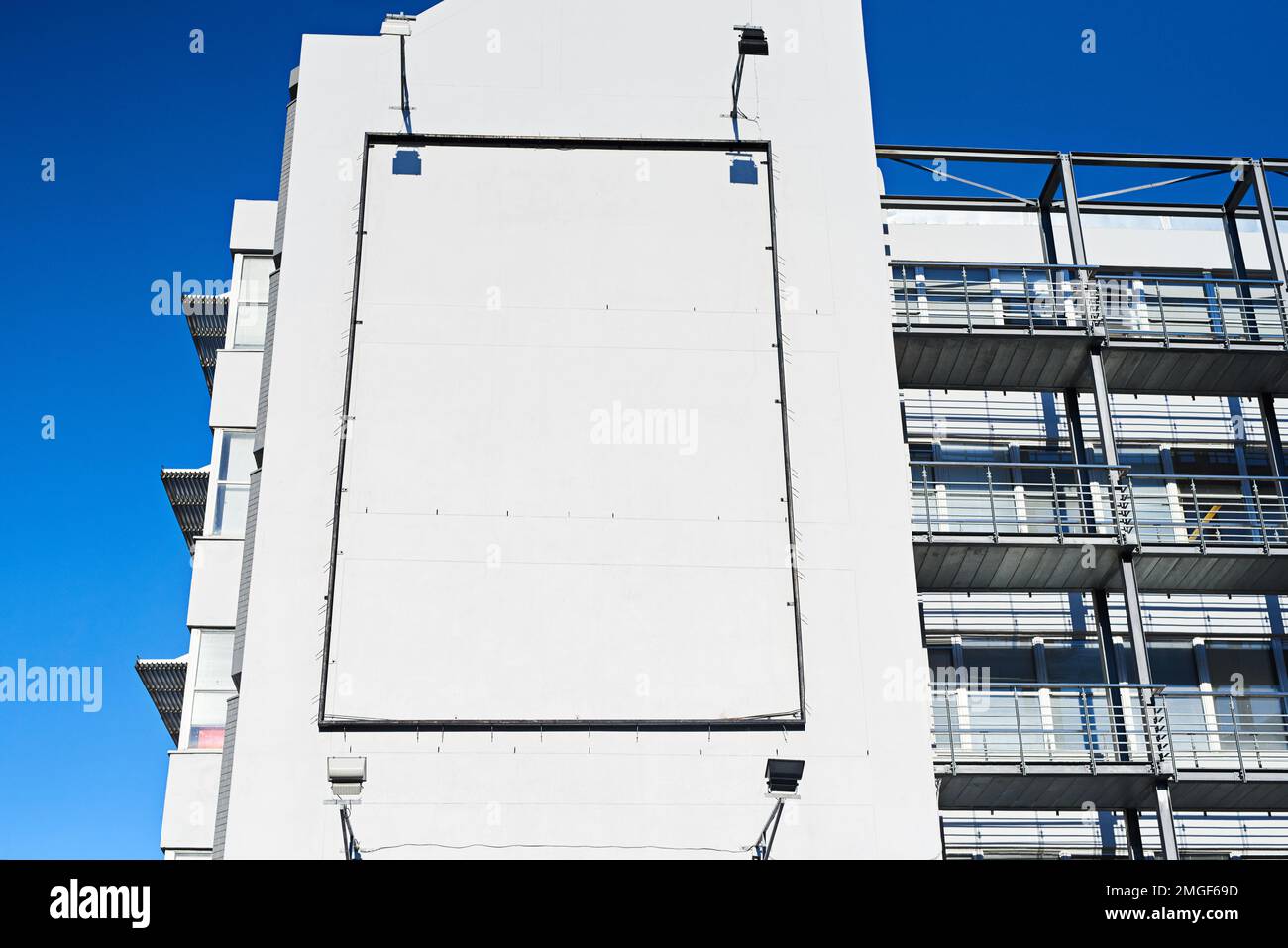 Fuori là per tutti da vedere. un poster vuoto con spazio per aggiungere il proprio testo. Foto Stock