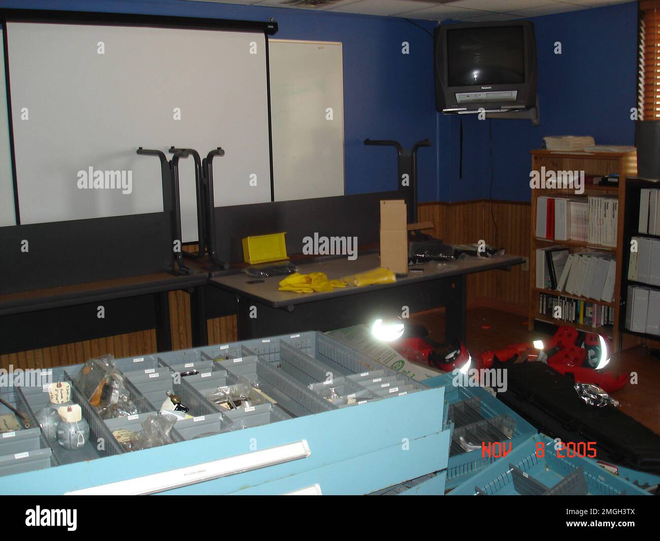 Comandi di manutenzione e Logistica Atlantic - Team inventario immobiliare - Venezia - 26-HK-197-38. Uragano Katrina Foto Stock