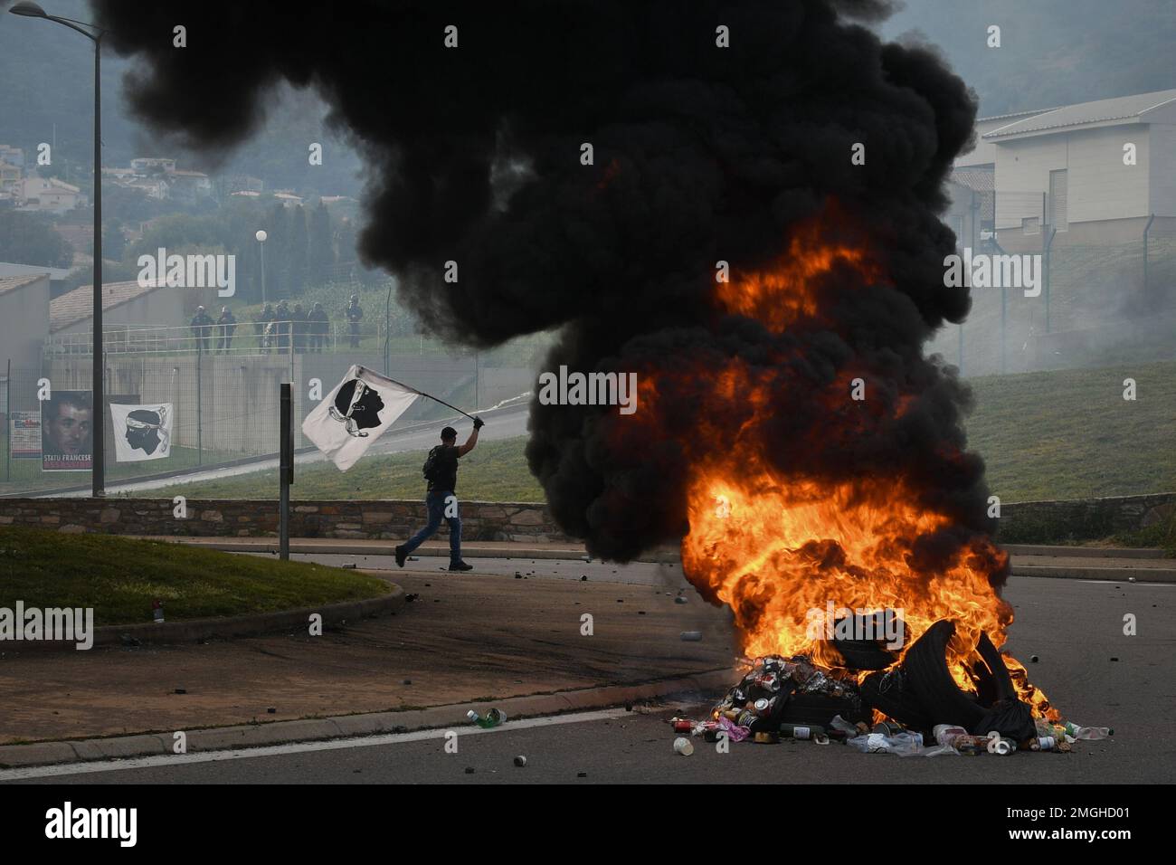 Dipartimento Haute-Corse (Corsica alta), Bastia, 27 marzo 2022: Raduno dei nazionalisti corsi in memoria di Yvan colonna. Comportamento scorretto dalla protesta Foto Stock