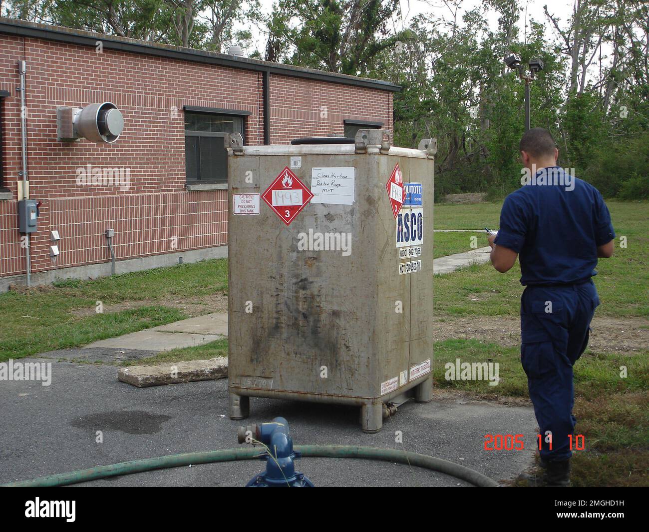 Manutenzione e Logistica comandi Atlantic - Property Inventory Team - Stazione di comunicazione New Orleans - 26-HK-179-17. Uragano Katrina Foto Stock