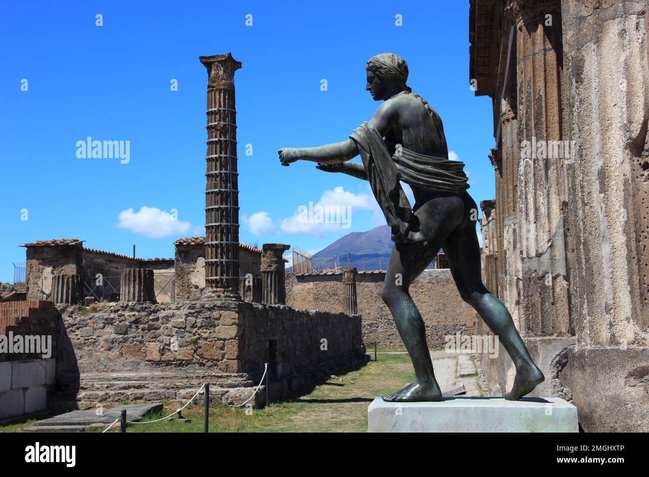 Statue des Apollo am Apollo-Tempel von 120 v.Chr., dem griechisch-römischen Gott gewidmet, Pompeji, Antike Stadt in Kampanien am Golf von Neapel, beim Foto Stock