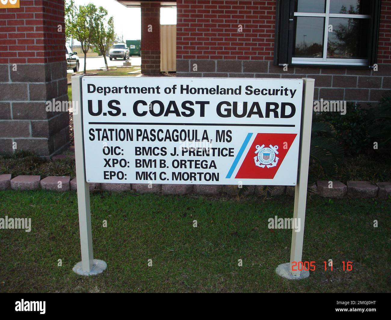 Comandi di manutenzione e logistica Atlantic - Team inventario immobiliare - Stazione Pascagoula - 26-HK-193-19. Uragano Katrina Foto Stock