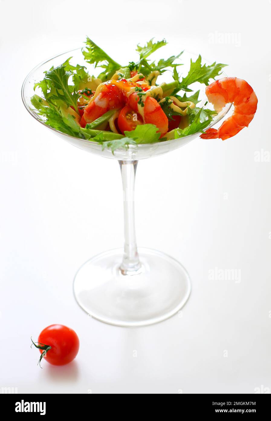 Cocktail di gamberetti con avocado e pomodori Foto Stock