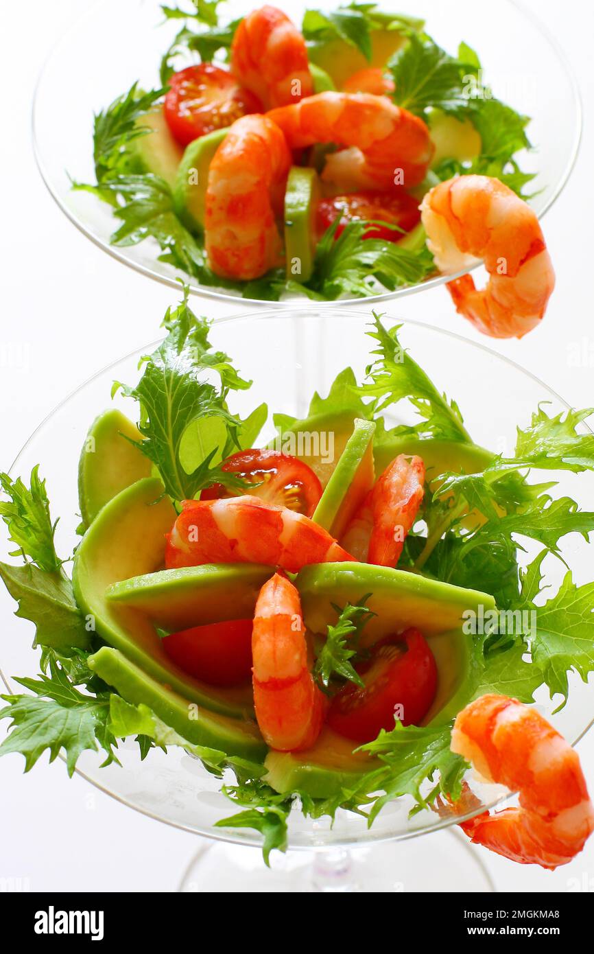 Cocktail di gamberetti con avocado e pomodori Foto Stock