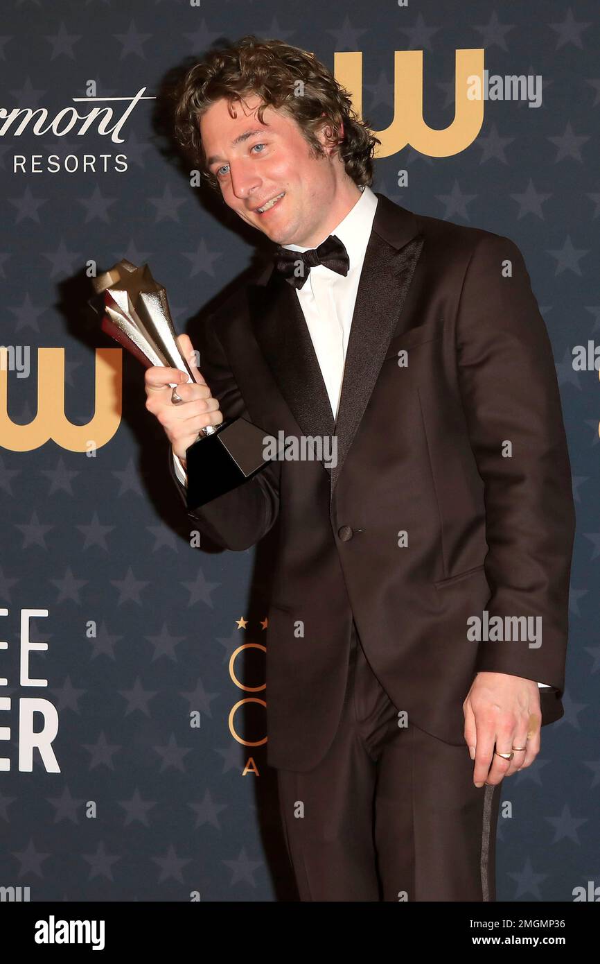 15 gennaio 2023, Century City, CA, USA: LOS ANGELES - 15 GENNAIO: Jeremy Allen White at 2023 Critics Choice Press Room al Fairmont Century Plaza il 15 gennaio 2023 a Century City, CA (Credit Image: © Kay Blake/ZUMA Press Wire) SOLO PER USO EDITORIALE! Non per USO commerciale! Foto Stock