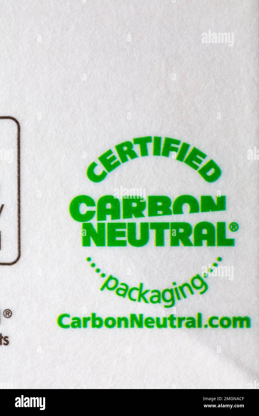 Confezione certificata Carbon Neutral - dettaglio sulla scatola di Tropicana Orange con extra succosa porzioni di succo d'arancia bevanda Foto Stock