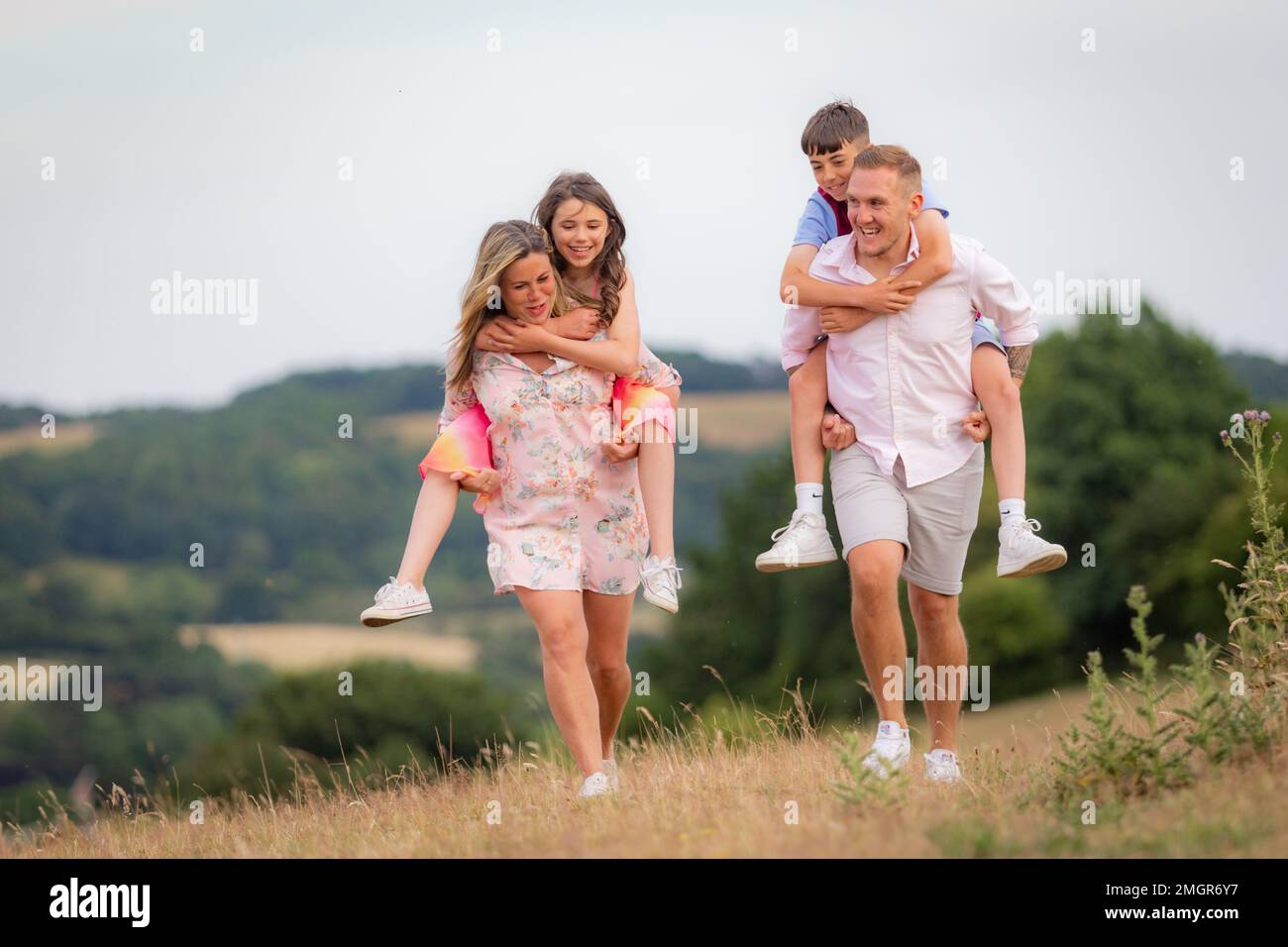 Divertimento per tutta la famiglia all'aperto Foto Stock