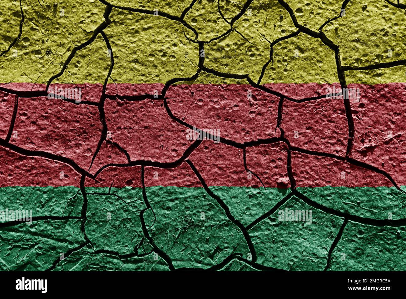 Bandiera siriana del Kurdistan su una tessitura di fango di crepa asciutta sul terreno Foto Stock