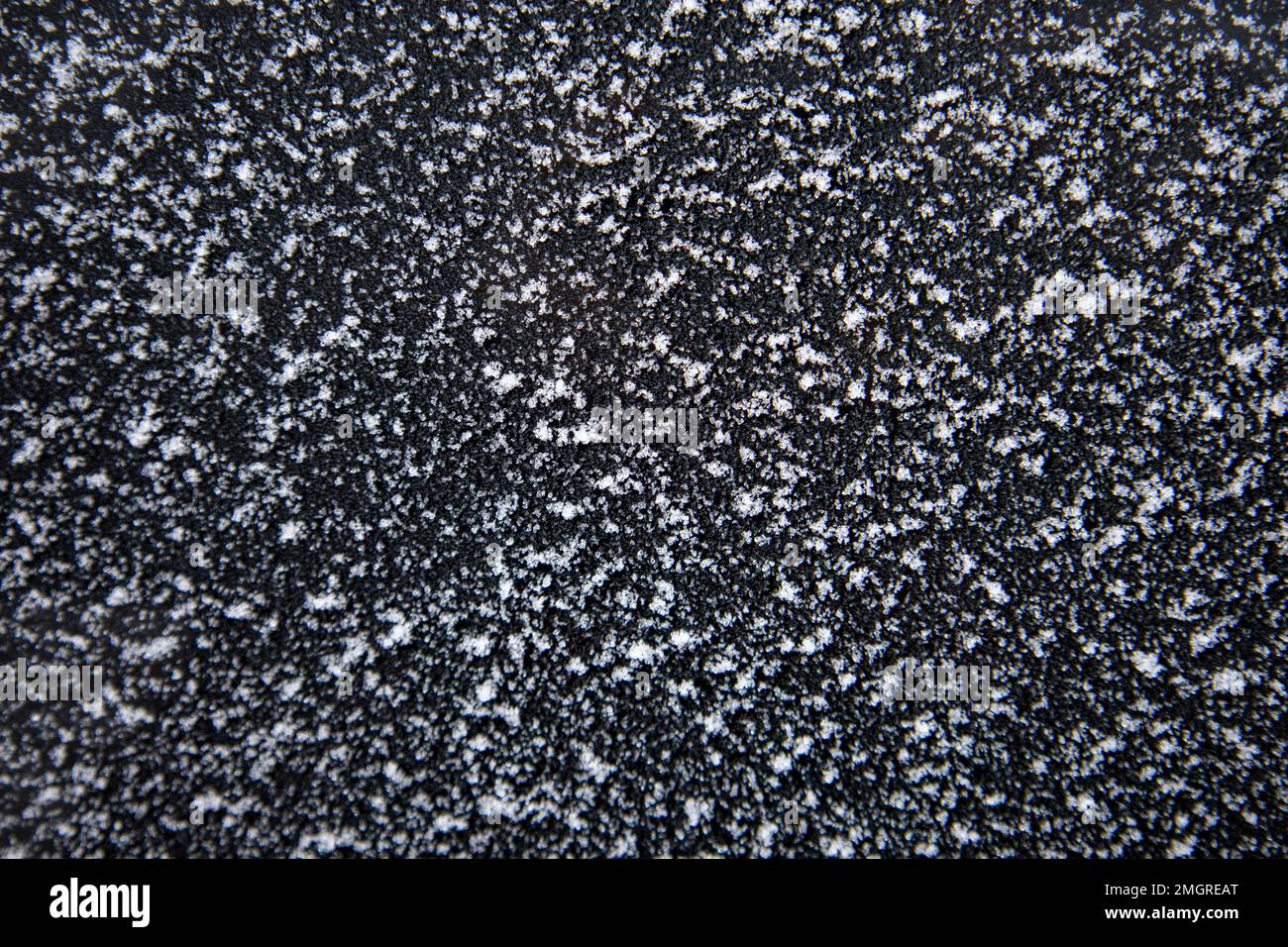 Sfondo bianco e nero dell'acqua congelata. Foto Stock
