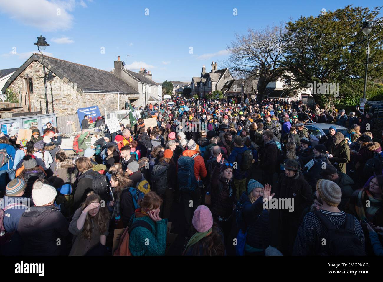 Cornwood, Devon, Regno Unito. 21st gennaio 2023. Circa 3000 attivisti convergono nel villaggio di Cornwood all'interno del Parco Nazionale di Dartmoor a dimostrare Foto Stock