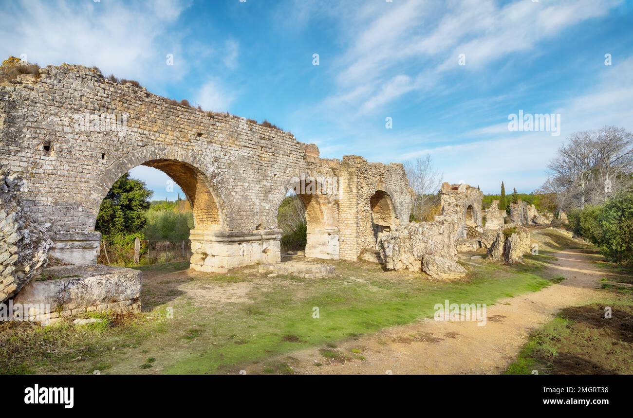 Rovine dell'acquedotto di Barbegal (Aqueduc Romain de Barbegal) vicino ad Arles, Francia Foto Stock