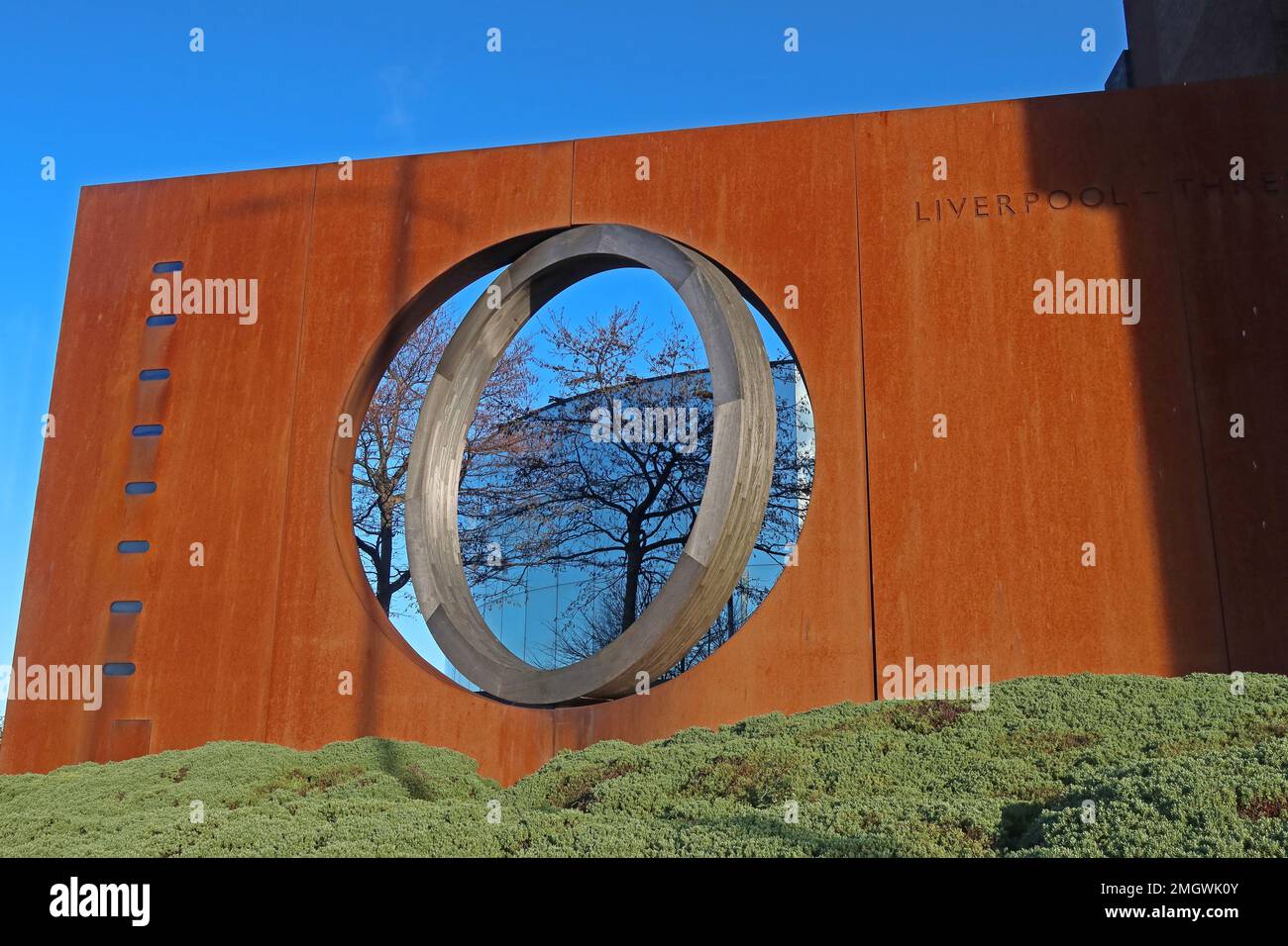Facciata della scultura di Liverpool di Stephen Broadbent, Old Hall St, Llverpool City, centro, Merseyside, INGHILTERRA, REGNO UNITO, L3 9BP Foto Stock