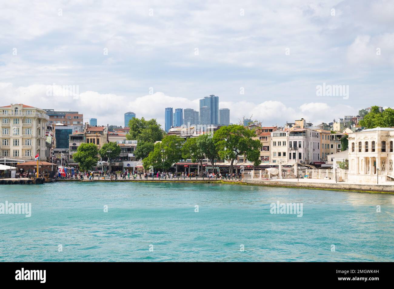 Molo di Ortakoy, Città Vecchia, quartiere Besiktas di Istanbul, Turchia Foto Stock