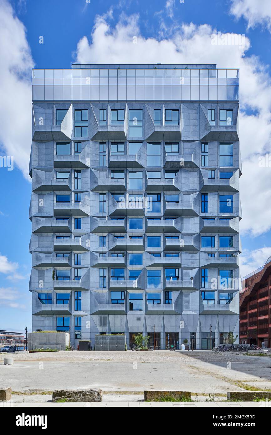 Il silo, ex edificio industriale convertito in appartamenti; progettato da Cobe, completato 2017; Copenhagen, Danimarca Foto Stock