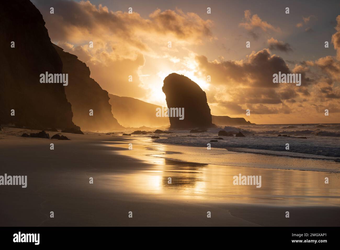 Roque del Moro al tramonto, spiaggia di Cofete, Fuerteventura, Isole Canarie Foto Stock