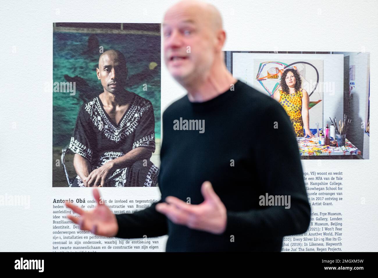 ZWOLLE - curatore Hans den Hartog Jager durante l'anteprima stampa della mostra Brave New World nel Museum de Fundatie. La mostra espone opere di pittori di età inferiore ai 40 anni che appartengono ai vertici internazionali. ANP FERDY DAMMAN netherlands OUT - belgium OUT Credit: ANP/Alamy Live News Foto Stock