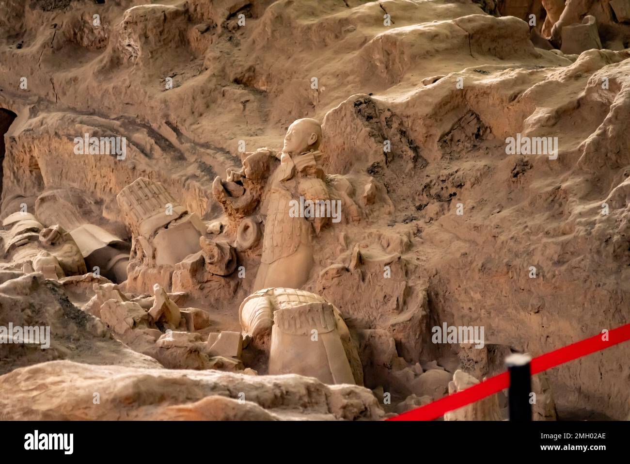 L'Esercito di Terracotta o i "Guerrieri e cavalli di Terra cotta" sepolti nei box accanto alla tomba di Qin Shi Huang nel 210-209 a.C. Foto Stock