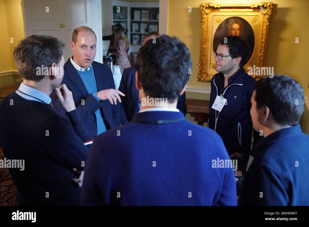 Il Principe di Galles parla ai finalisti del Earthshot Prize 2022, mentre si unisce a loro al Earthshot Prize Fellowship Retreat di Windsor. L'evento è una parte fondamentale del nuovo Earthshot Prize Fellowship Program, un acceleratore esclusivo di 9 mesi progettato per aiutare i finalisti Earthshot Prize a sviluppare le proprie soluzioni aprendo nuove strade al mercato, alla finanza e a importanti partnership. Data immagine: Giovedì 26 gennaio 2023. Foto Stock