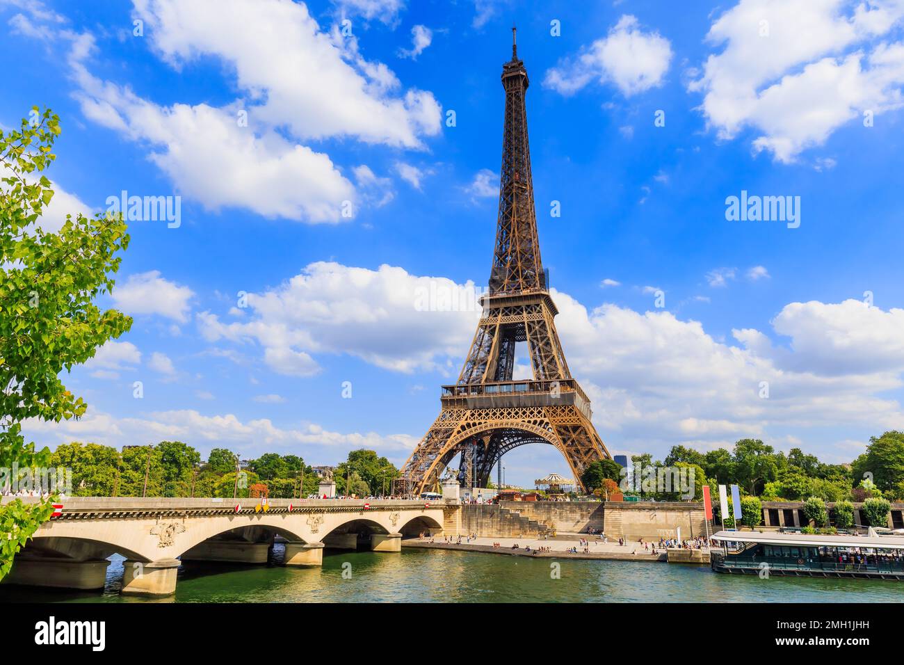 Parigi, la Torre Eiffel e la Senna, Francia. Foto Stock
