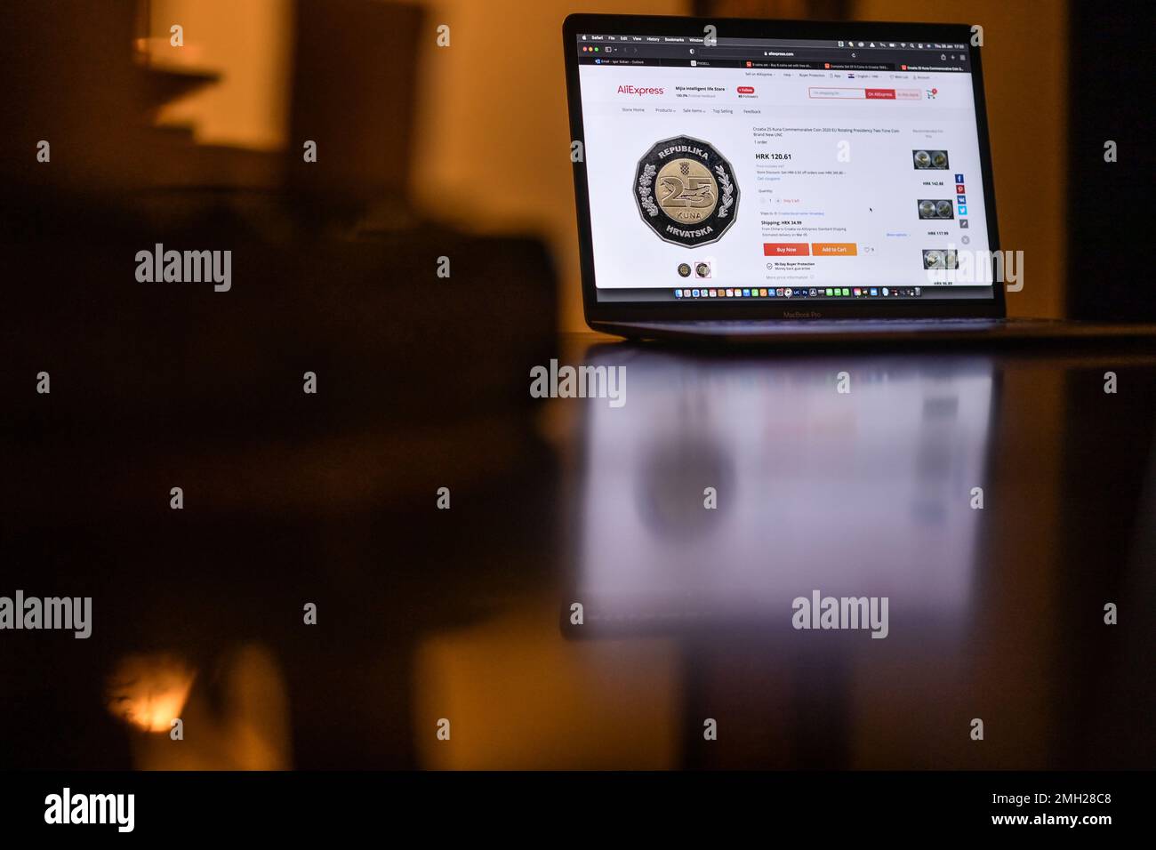 Monete di kuna croata possono essere acquistate su AliExpress online shopping , a Zagabria, Croazia, il 26 gennaio 2023. Foto: Igor soban/PIXSELL Credit: Pixsell/Alamy Live News Foto Stock