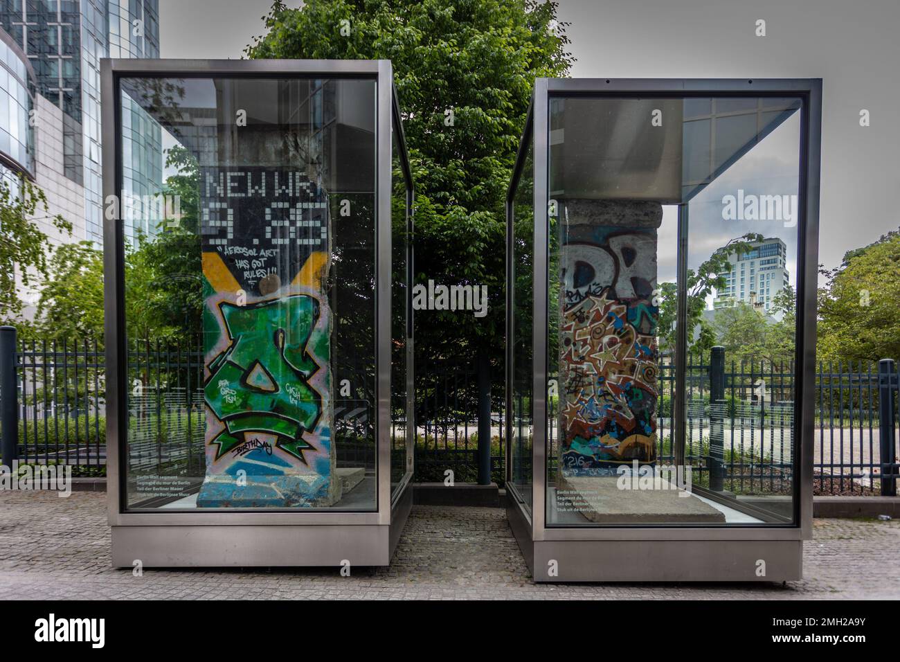 I pezzi originali del muro di Berlino nel Parlamento europeo a Bruxelles. Belgio. Foto Stock