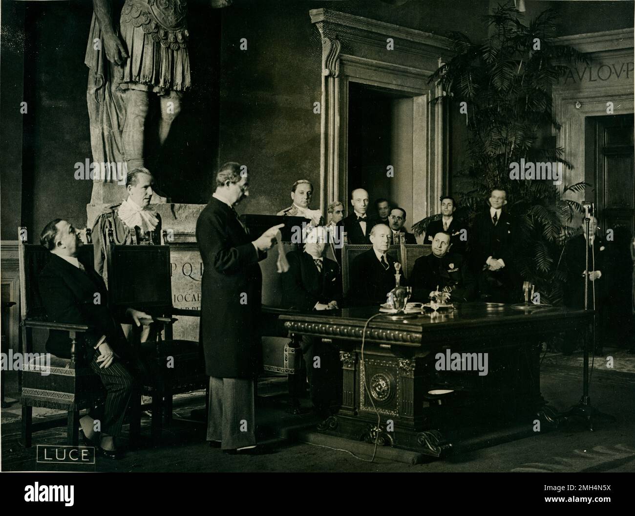 ISTITUTO NAZIONALE LUCE. 23/05/1936 A IX IN CAMPIDOGLIO ALLA PRESENZA DEL DUCE SI E' INAUGURATA L'ASSOCIAZIONE DEGLI AMICI DEL BRASILE Foto Stock