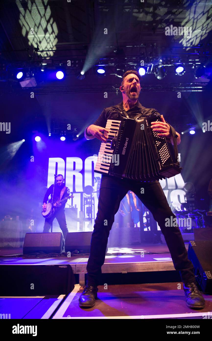 American Celtic punk e da Boston, Dropkick Murphys in concerto dal vivo ad Hannover, germania Foto Stock