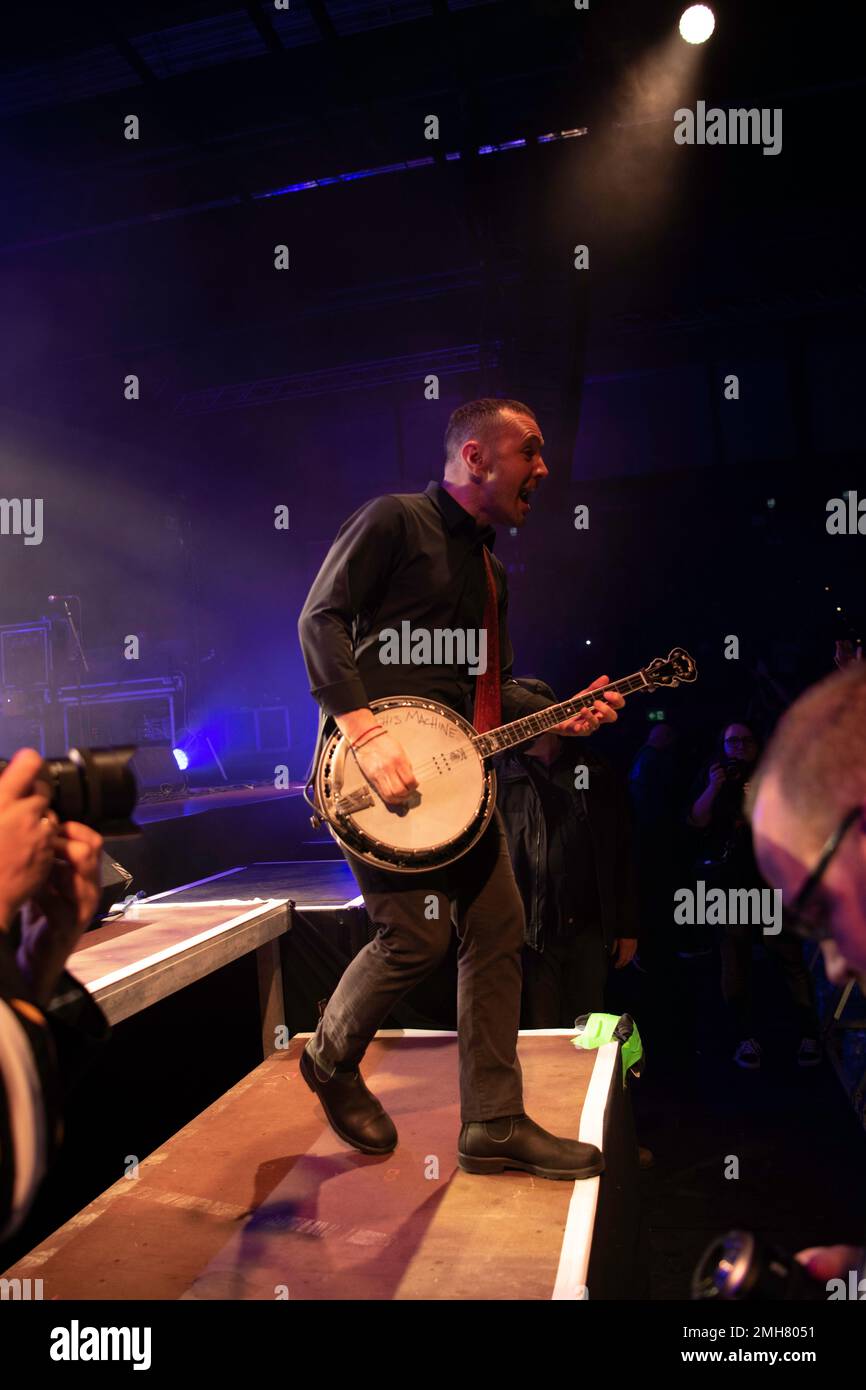 American Celtic punk e da Boston, Dropkick Murphys in concerto dal vivo ad Hannover, germania Foto Stock