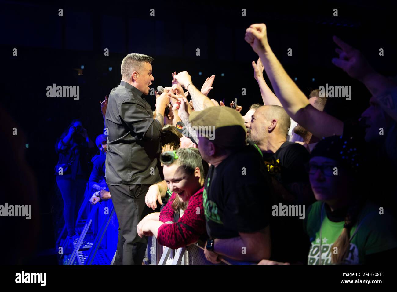 American Celtic punk e da Boston, Dropkick Murphys in concerto dal vivo ad Hannover, germania Foto Stock