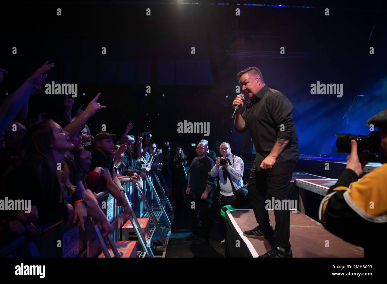 American Celtic punk e da Boston, Dropkick Murphys in concerto dal vivo ad Hannover, germania Foto Stock