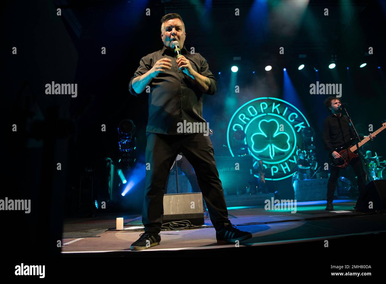 American Celtic punk e da Boston, Dropkick Murphys in concerto dal vivo ad Hannover, germania Foto Stock