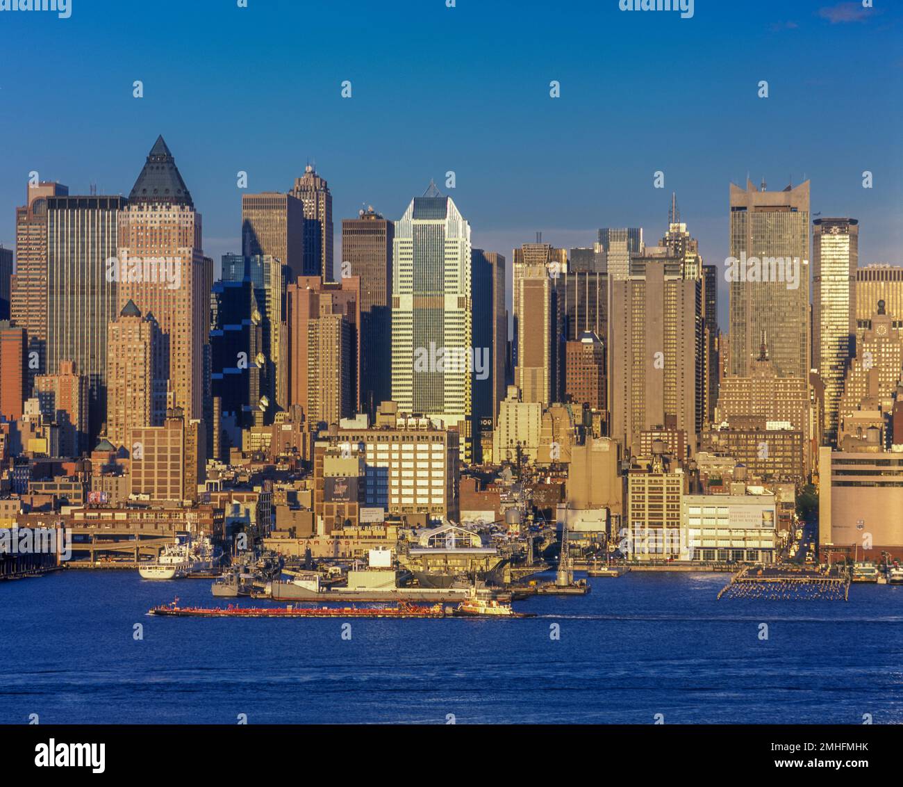2001 STORICO SKYLINE DI MIDTOWN HUDSON RIVER MANHATTAN NEW YORK CITY STATI UNITI Foto Stock