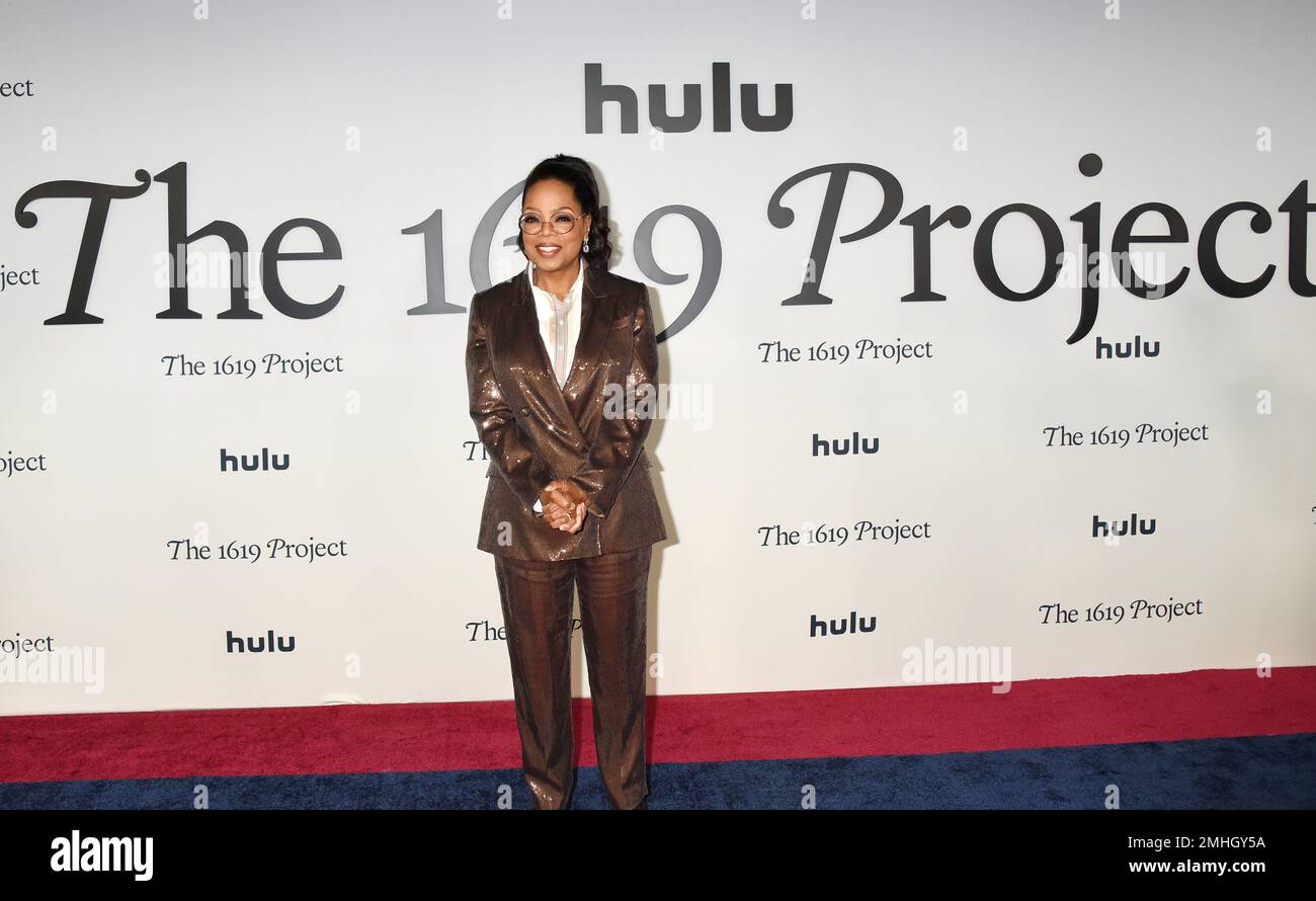 Los Angeles, Stati Uniti. 26th Jan, 2023. Oprah Winfrey arriva alla prima di Los Angeles del "progetto 1619" di Hulu, tenutasi presso l'Academy Museum of Motion Pictures di Los Angeles, CA il 26 gennaio 2023. © Janet Gough / AFF-USA.COM Credit: AFF/Alamy Live News Foto Stock