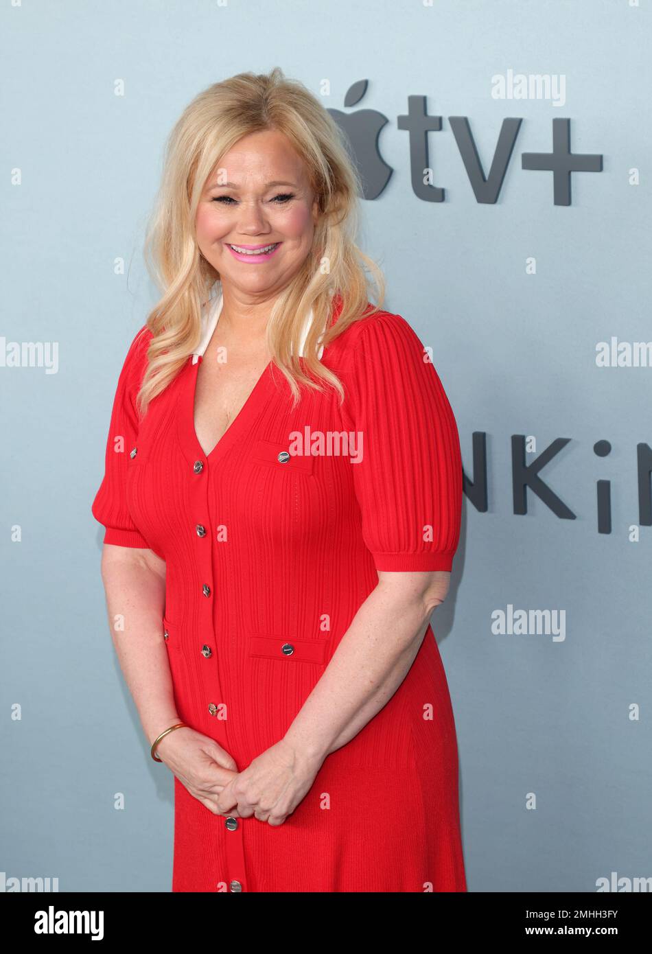 Caroline Rhea partecipa alla prima serie televisiva commedia 'Shrinking' presso la Directors Guild of America giovedì 26 gennaio 2023. Trama: Un terapeuta addolente inizia a dire ai suoi clienti esattamente ciò che pensa. Ignorando la sua formazione ed etica, si ritrova a fare enormi cambiamenti nella vita delle persone, compresa la sua. Foto di Greg Grudt/UPI Credit: UPI/Alamy Live News Foto Stock