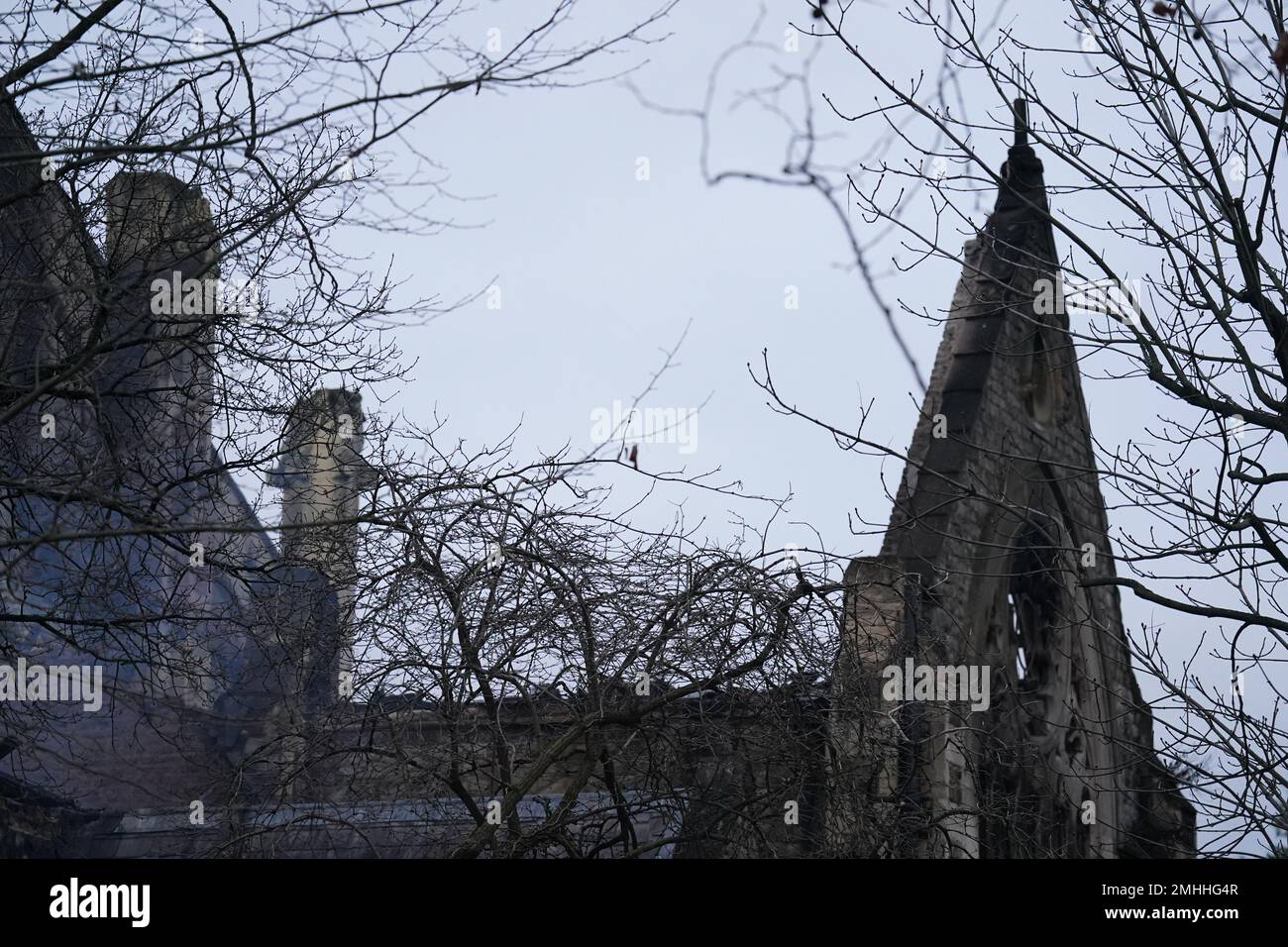 La conchiglia della Chiesa di San Marco a Hamilton Terrace, St John's Wood, Londra, che è stata distrutta da un incendio che ha avuto inizio nelle prime ore del mattino. 80 vigili del fuoco hanno frequentato la chiesa di Londra nord-occidentale, patrimonio dell'umanità, che è stata descritta come un "tesoro architettonico e storico". Data immagine: Venerdì 27 gennaio 2023. Foto Stock