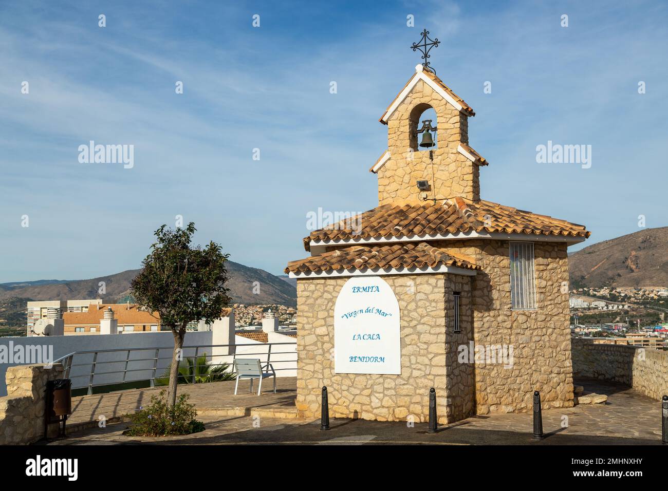 Ermita Virgen del Mar una piccola cappella in cima alla scogliera nella zona di la Calle di Benidorm Foto Stock