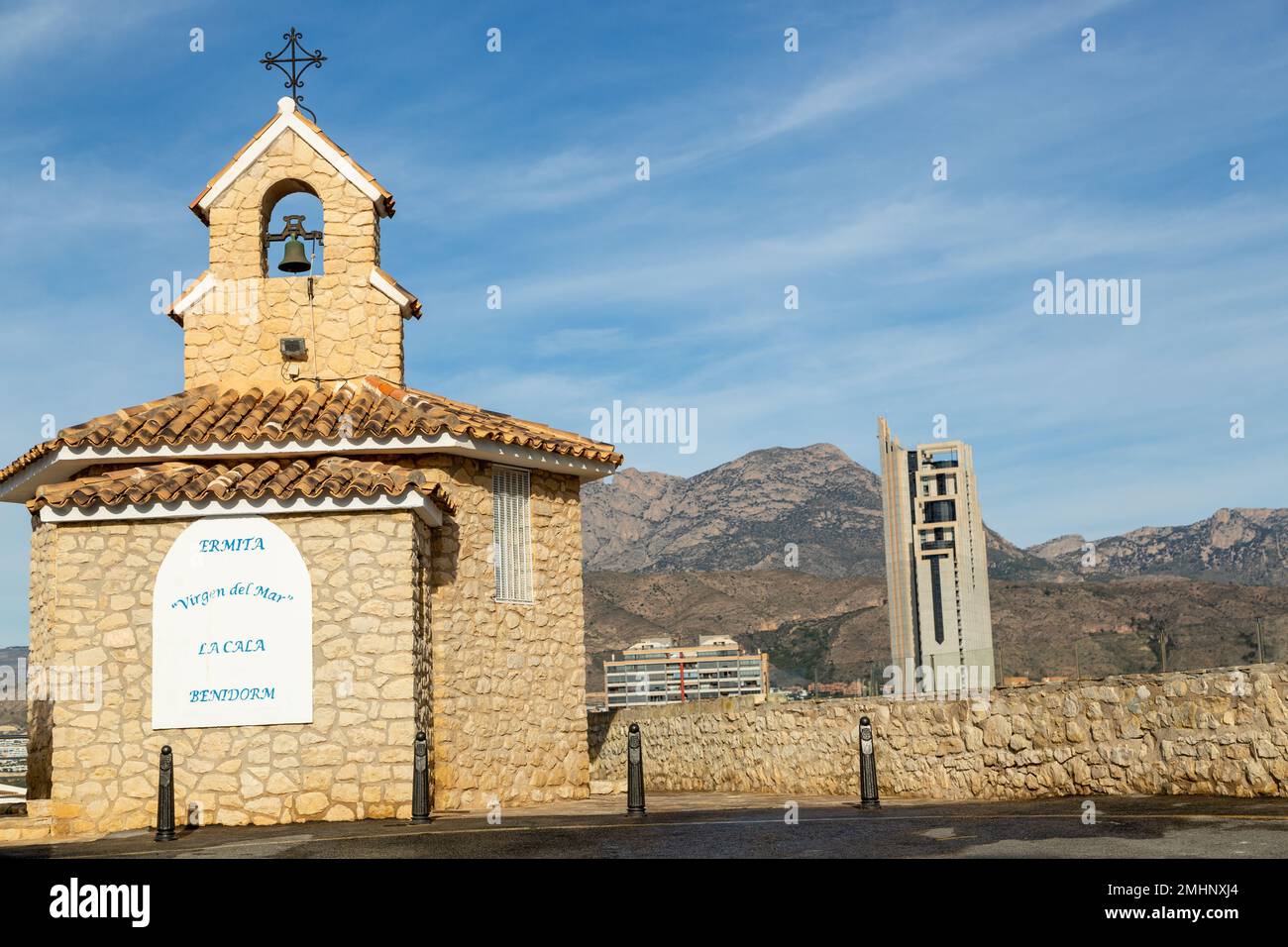 Ermita Virgen del Mar una piccola cappella in cima alla scogliera nella zona di la Calle di Benidorm Foto Stock