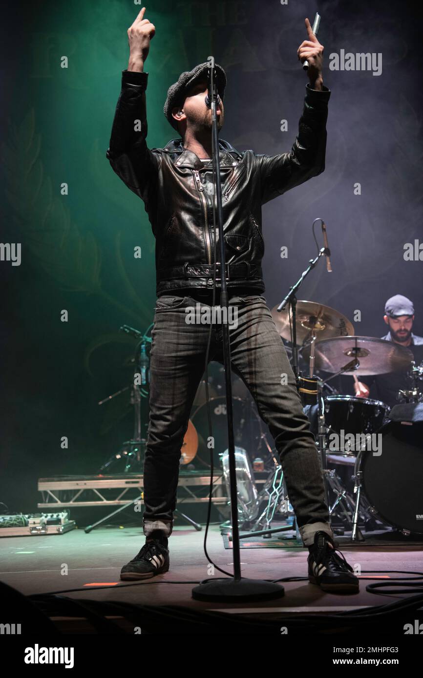 La band punk-folk australiana, The Rumjacks, si esibisce dal vivo ad Hannover mentre apre il tour Dropkick Murphys in Europe 2023. Foto Stock