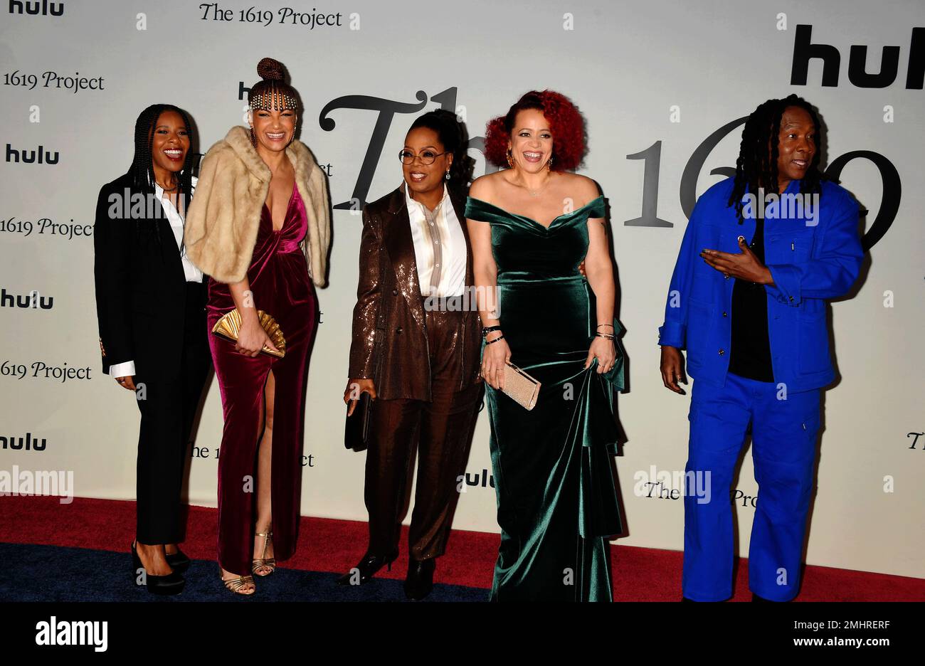 LOS ANGELES, CALIFORNIA - GENNAIO 26: (L-R) Tara Duncan, Shoshana Guy, Oprah Winfrey, Nikole Hannah-Jones e Roger Ross Williams partecipano al Los Angel Foto Stock